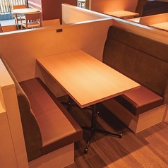 【3～4名様】まわりを気にせず、ゆったりとくつろげるBOX席をご用意しております。