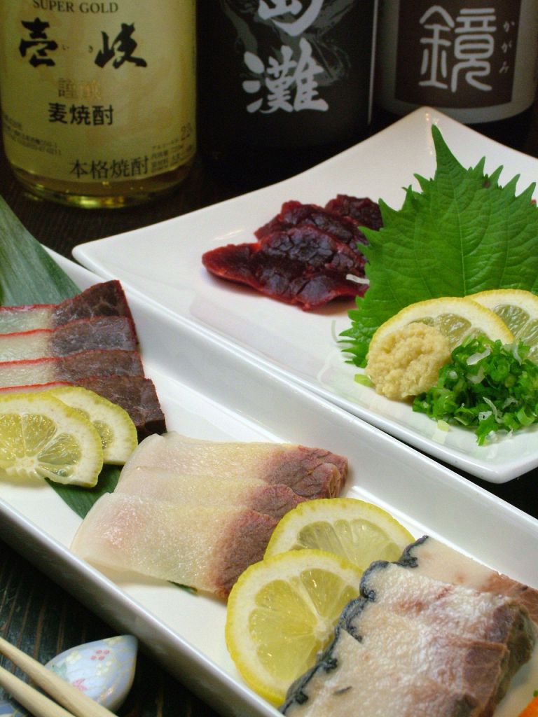 長崎といえば「くじら」。くじら三種盛り2000円を贅沢に…