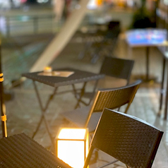 歌舞伎町の喧騒を眺めながら、ちょっと一杯！※テラス席のみ喫煙可能