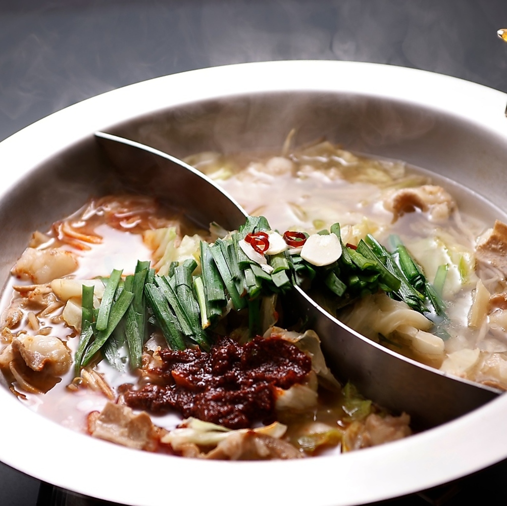 もつ鍋が楽しめるコースが登場！辛いのが好きなら「もつ火鍋」、定番は「もつ鍋」をお好みでどうぞ！