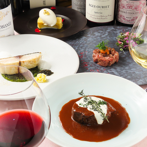 ランチも営業している本格フレンチ店。料理に合うワインを豊富に取り揃えております。