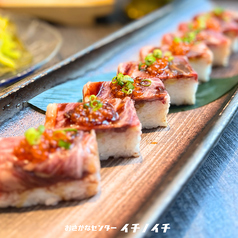 極上の贅沢！とろける炙り牛とろいくら押し寿司