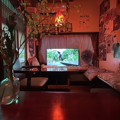 8名掛けのテーブルのございます。中規模宴会や女子会でもご利用いただけます。