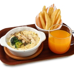 キッズ 蒸し鶏とブロッコリーのグラタン