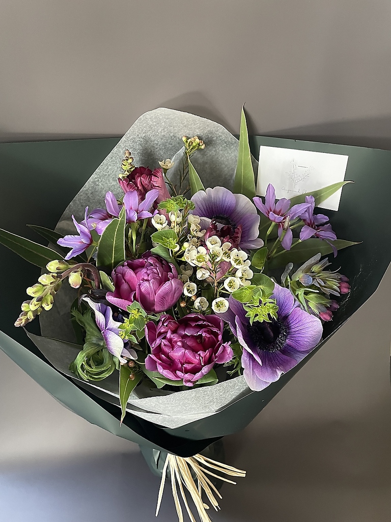 大切な人へ！花束、５５００円　ご予約は５日前まで承ります。
