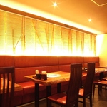 広々テーブル席はシーンを選ばず。ご家族・女子会・同窓会などにもお勧めです。