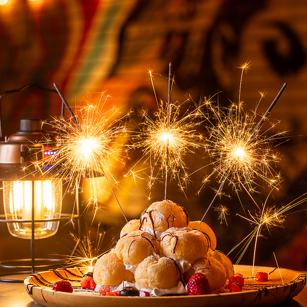 お誕生日会限定スペシャルデザートプレート。事前に時間を伝えればスタッフがお席までお届けします♪