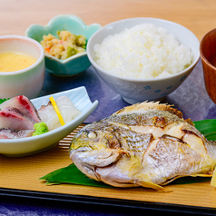 特上 鮮魚丸一尾塩焼きと ちょこっと刺身定食