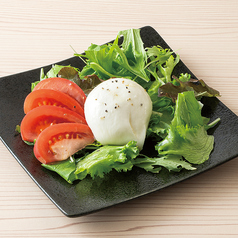 ブラータチーズのサラダ仕立て