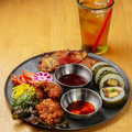 料理メニュー写真&nbsp;【当店人気No.1】キンパorチーズキンパ/豚チヂミ/チキン(ヤンニョムorハニーマスタード)/特製ソース