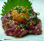 人気の『桜ユッケ』は基準をクリアした安全なお肉を使用しています。