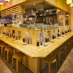 昭和レトロ感ある雰囲気&仕事帰りに立ち寄りやすい好立地！お一人様のサク飲みにも◎※画像は系列店