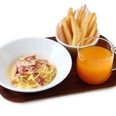 キッズ ベーコンとチーズのクリームパスタ