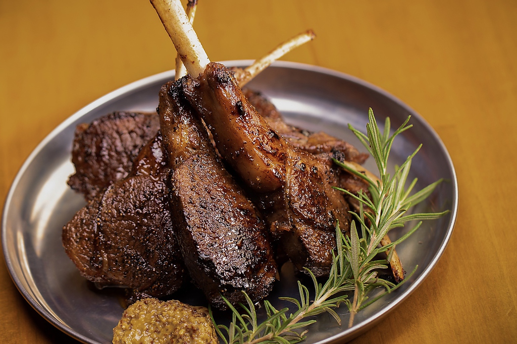 必食、熟成ラムチョップ