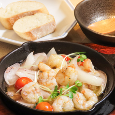 当店一番人気のアヒージョ♪