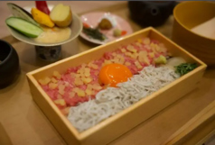 本鮪とろ沢庵朝採れしらす二色お重