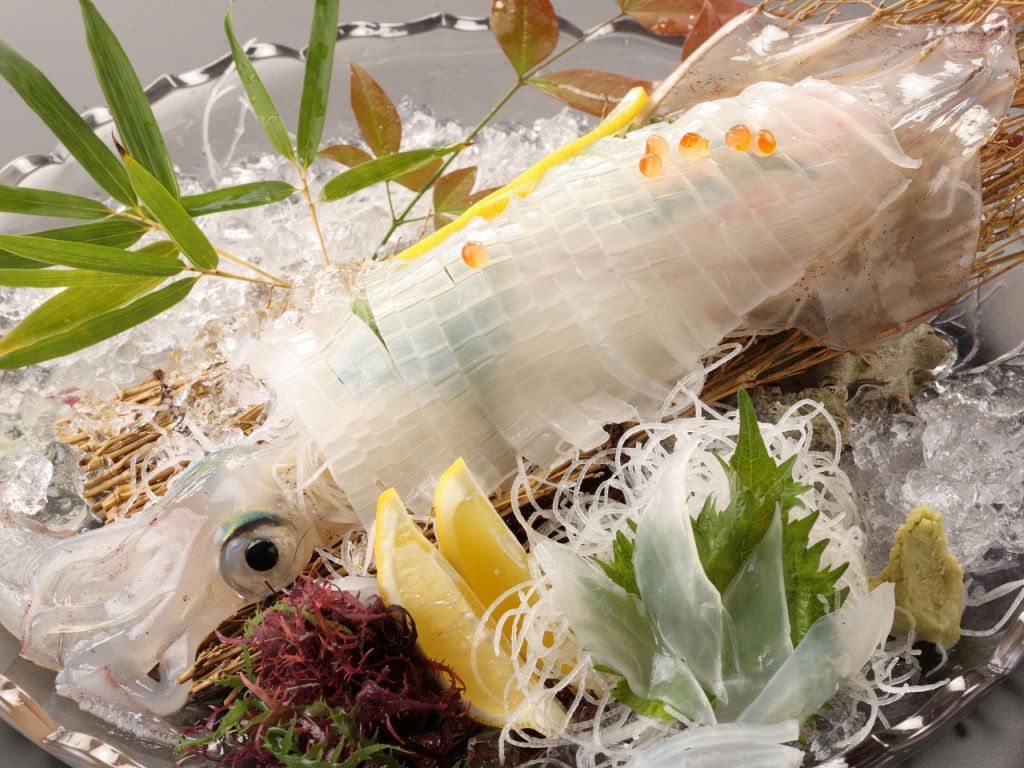 ヤリイカ専用の生け簀も完備。呼子直送！！