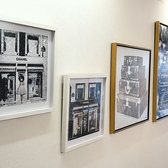 2階席に飾られた絵画は大人の女性にピッタリな特別空間。誕生日やデートなどにもぜひご利用ください◎