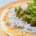 料理メニュー写真&nbsp;シラスのピザ