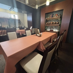 おしゃれなインテリアが並ぶ店内は、女子会やママ友会などのランチに大人気♪見た目も美しいプレートランチや飲茶コースを囲めば、自然と会話も弾みます。清潔感のある居心地の良い空間で、本格中国料理と中国茶を愉しみながら、心ゆくまでお喋りを満喫できるのが魅力。華やかな気分で贅沢な午後をお過ごしください。