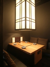 離れの個室は4名様用×3卓、席料は1テーブル別途1000円です。