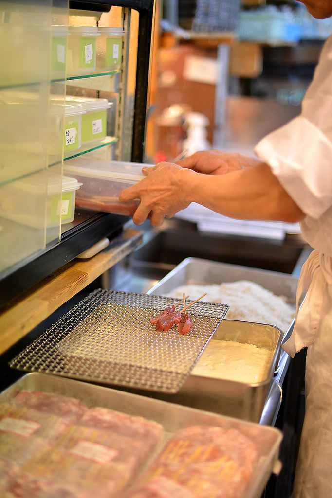 衣から揚げ油にまでこだわった串かつ！新世界に来たらまずは「横綱」へ！