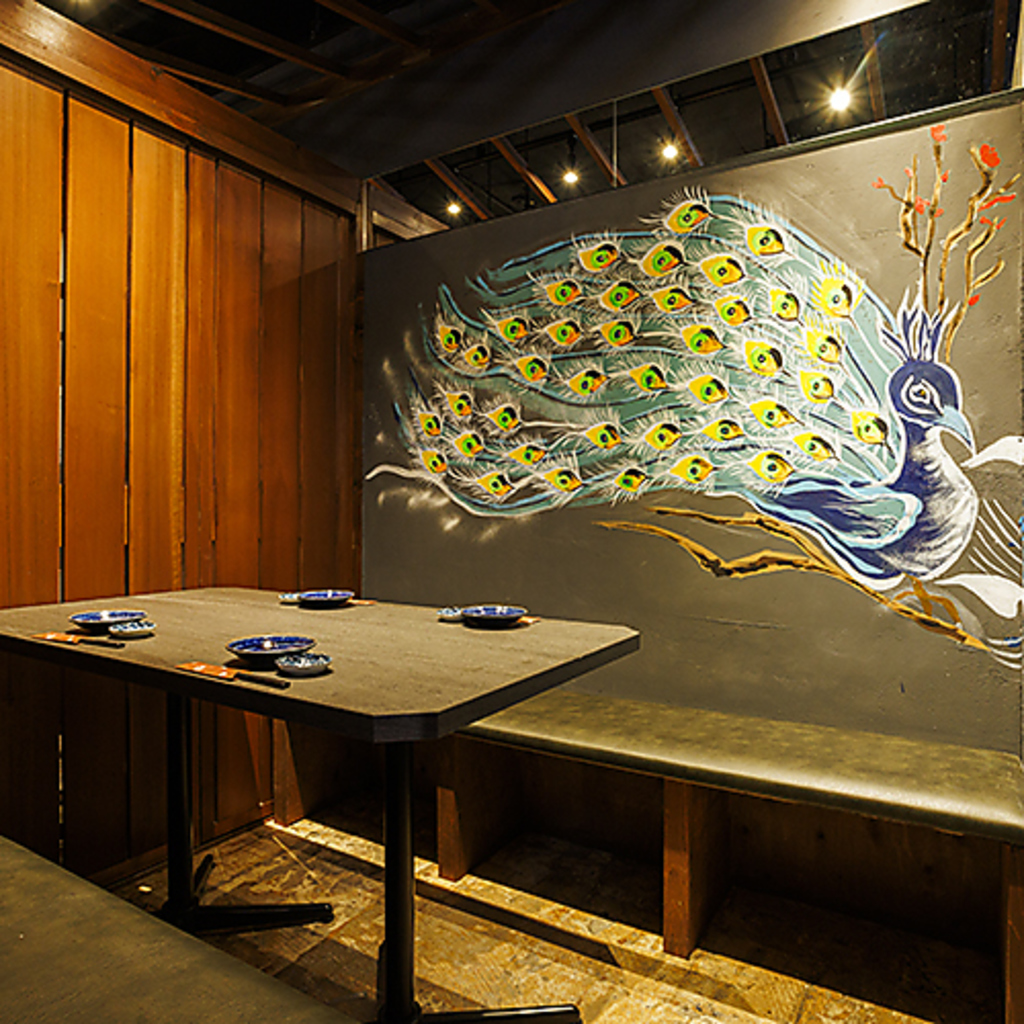 ★４つに分かれたモチーフ空間★完全個室 & ソファ⇒３～２０名。炉端海鮮×日本酒マイスター。