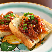 ピリ味風味と旨味がやみつきになる、魅力的な地中海料理