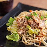 【鉄板焼きそばが絶品】ホルモンとソースの旨味が絡む