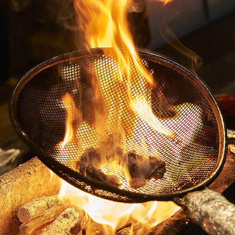 自慢の焼き鳥と、鶏の逸品料理で乾杯！刺しも焼きも絶品☆是非一度お楽しみください！