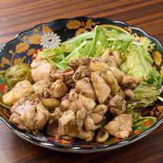 【土佐の地鶏もも炭火焼】土佐はちきん地鶏の旨味を存分にご堪能いただけるこだわりのひと皿◆1518円(税込)の写真