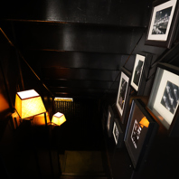 洞窟の中に広がる宮廷のような空間。