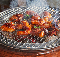 【厳選、鮮度抜群なホルモンを多数用意】