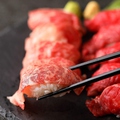 料理メニュー写真 炙り肉寿司(2貫)