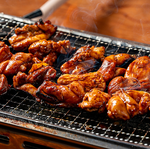 昭和レトロな雰囲気が漂う店内は、どこか懐かしさを感じさせる大衆感あふれる空間。