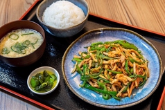 シャキシャキ食感が自慢！彩り鮮やかな本格中華を堪能♪