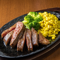 肉汁たっぷりのステーキをご賞味あれ！