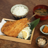 姉妹店の味をそのままに、定食も充実