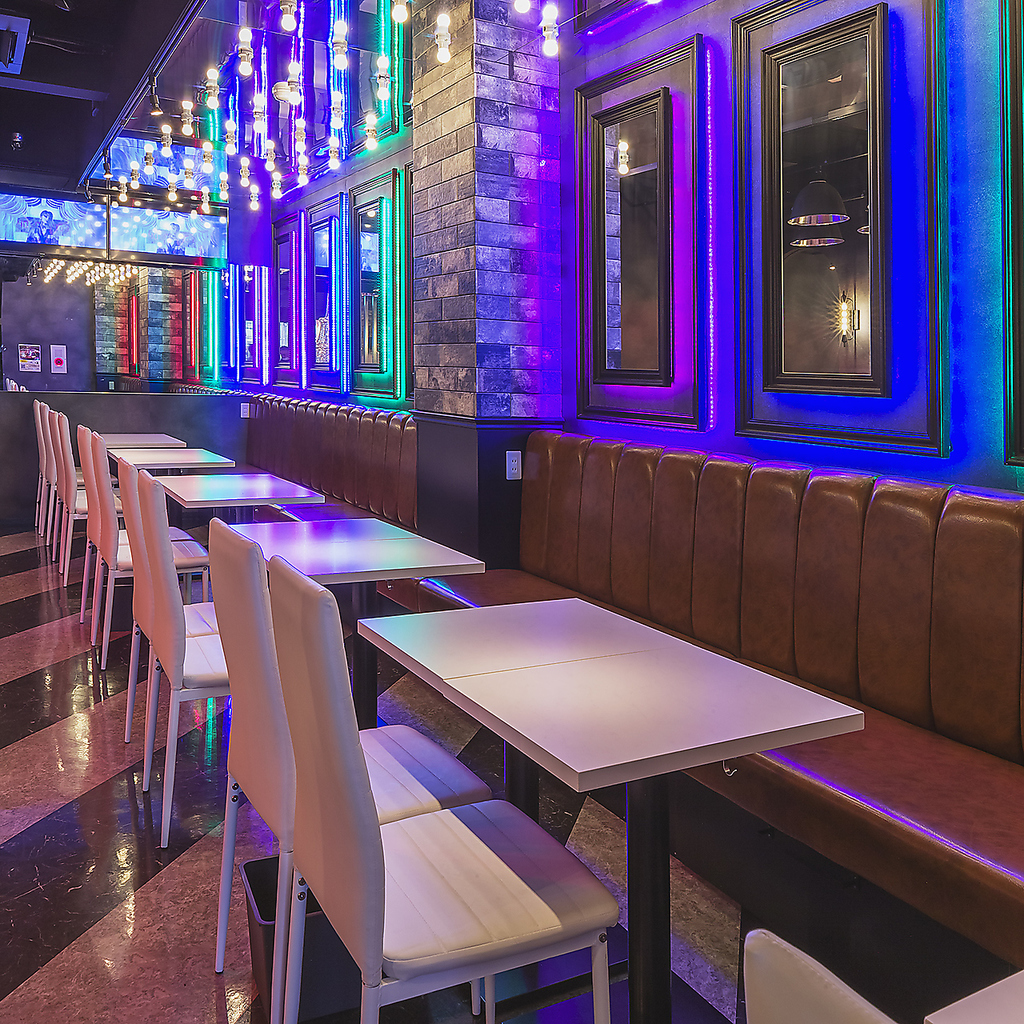 クラブやラウンジをイメージした高級感漂う韓国料理店。シックな雰囲気の中韓国料理をご堪能ください