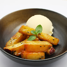 温かい大学芋とバニラアイス