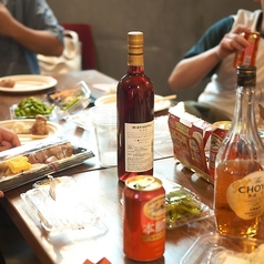 立食・飲み会など形式は自由、飲食物持ち込み可能、座席組み替え可能な「自由度の高い貸し切り」ができます。ゴミはこちらで処分することも可能です。