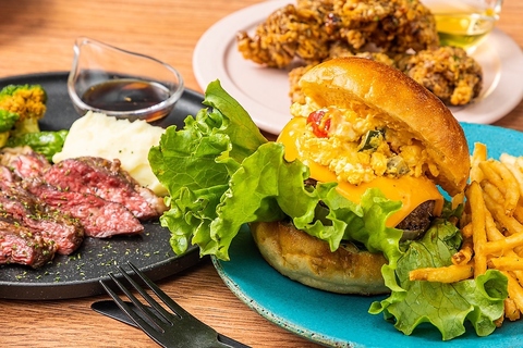 ハンバーガーとステーキが自慢のカジュアルビストロ◎お肉やワインをご堪能ください！