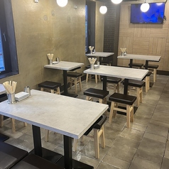 使い勝手のよいお席は女子会やママ会にもおすすめ◎サワーもカクテルも充実！