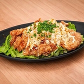 【チキン南蛮】注文後に揚げるため提供まで少々お待ちいただきますが、ジューシーな肉の旨味を引き出した自信作です♪