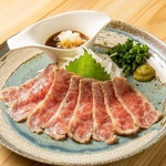 特選和牛を贅沢に使用した「和牛たたき」1540円(税込)◆うまみととろける食感をぜひご堪能ください。