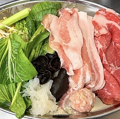 医食同源の薬膳火鍋、味と香りのこだわり徹底