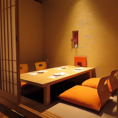 【完全個室×3室】ランチ・デート・誕生日・お祝いに人気の個室は『2名様～』御予約を受け付けております！落ち着いた雰囲気が自慢の個室。都会の喧騒を離れて、贅沢な鉄板焼き料理をご堪能ください。