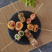 当店オススメの串焼きは一本一本丁寧に串打ちをして調理しております!串笑門でしか味わえない多種の串料理をお楽しみ下さい。