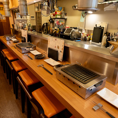 1階にはカウンター席がございますので、お一人様でも大歓迎♪蒲田駅西口より徒歩約4分と駅チカでアクセス抜群◎会社帰りにサクッと食べたい飲みたい!そんな時にぜひお気軽にお立ち寄りください☆居心地の良い空間で、絶品お肉をたっぷり堪能し、至福のひとときを。