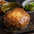 料理メニュー写真&nbsp;黄金比にこだわった極ハンバーグ